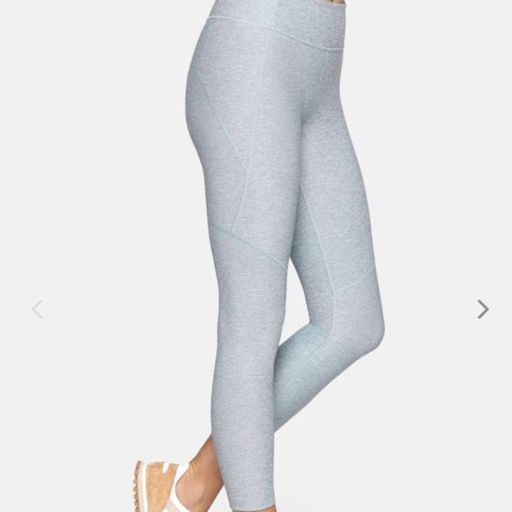 Outdoor Voices ¾ warm up leggings in light blue